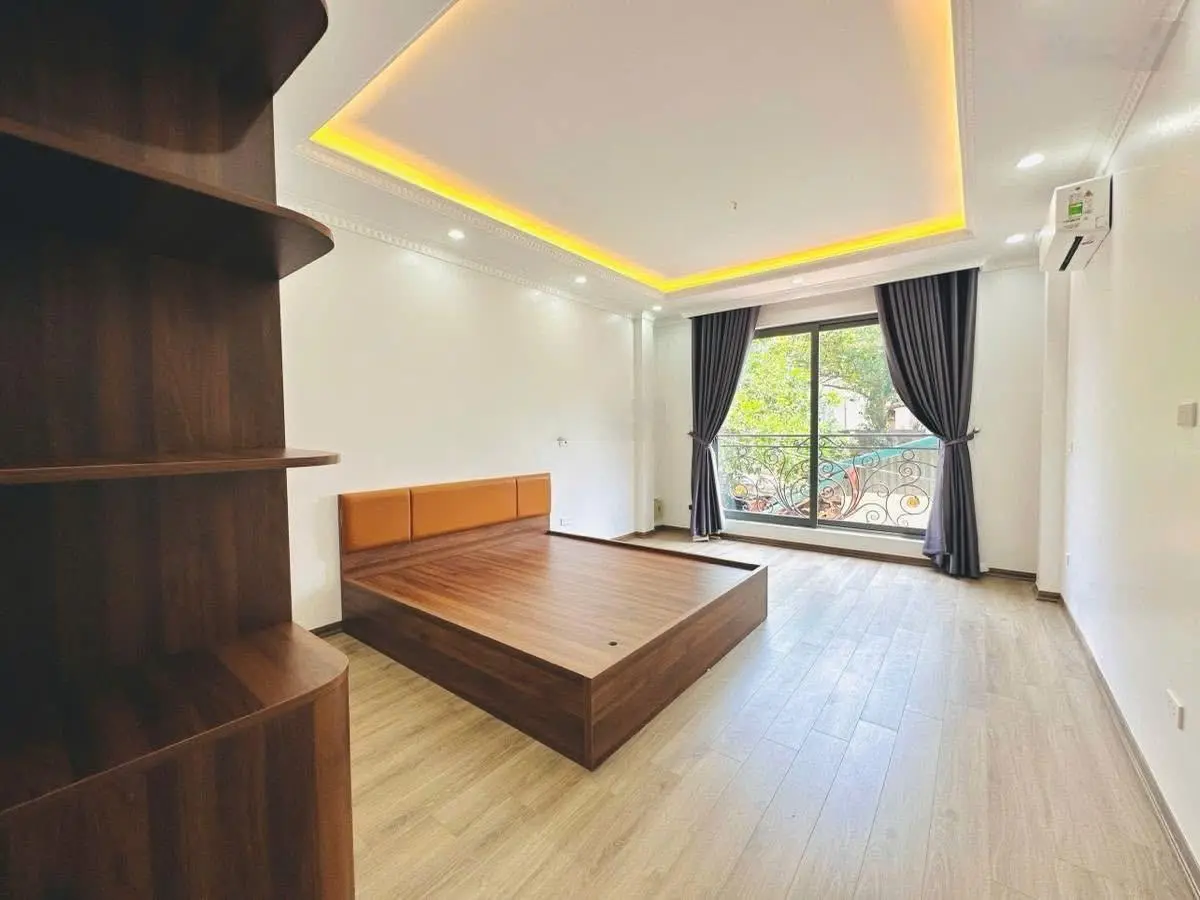 Nhà mới đẹp cầu giấy - lô góc thoáng - 6 tầng thang máy full nội thất ở - giá bóc seal 12,2tỷ