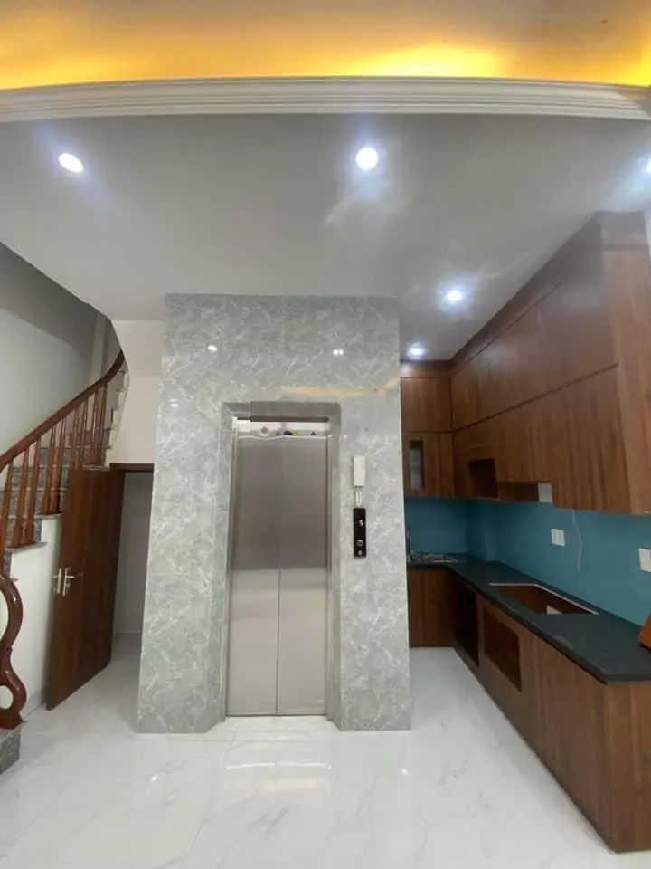 TT Hoàng Mai-nhà 6 tầng, lô góc, thang máy/35m2x6 tầng/sổ đỏ vuông nở hậu LH: 0969 448 *** giá: 6,5tỷ