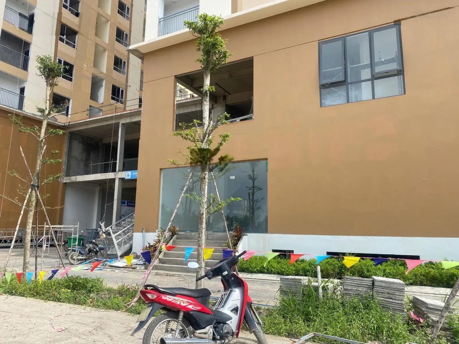 Nhà 1 trệt 1 lầu ngay trung tâm dự án Golden City
