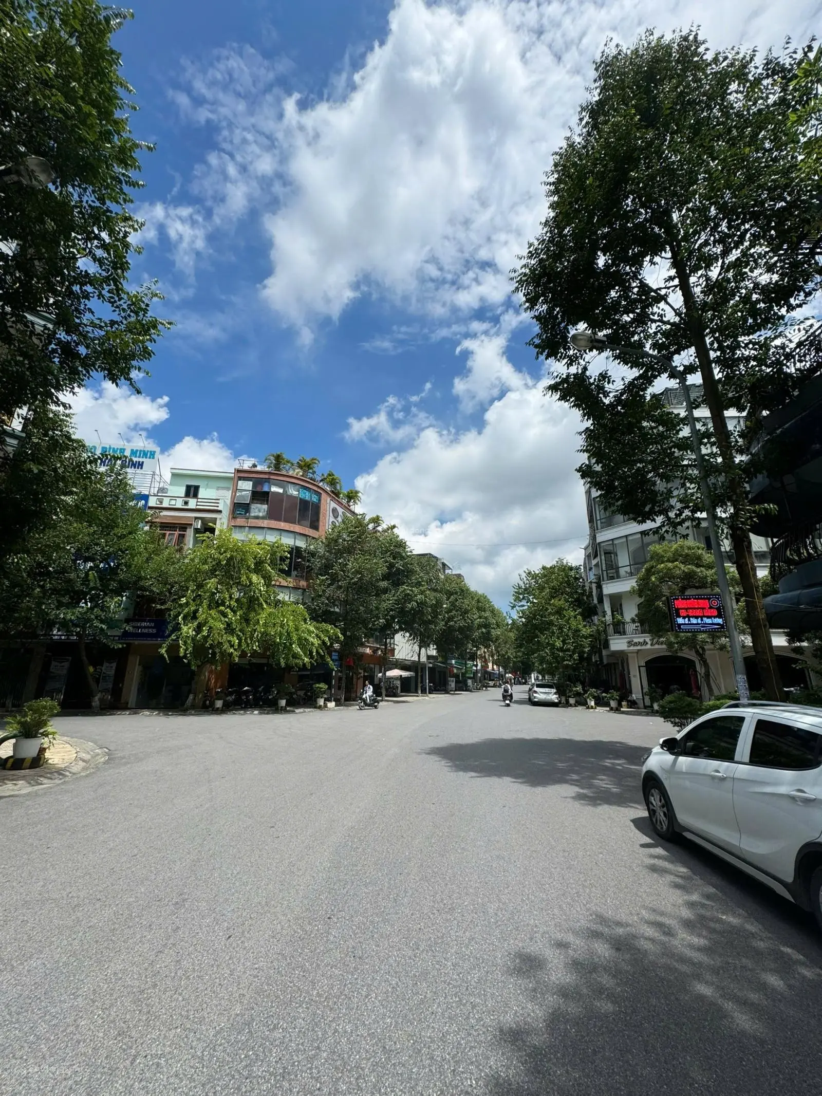 Bán nhà 3 tầng đường Bùi Thị Xuân - KĐT Petro Thăng Long