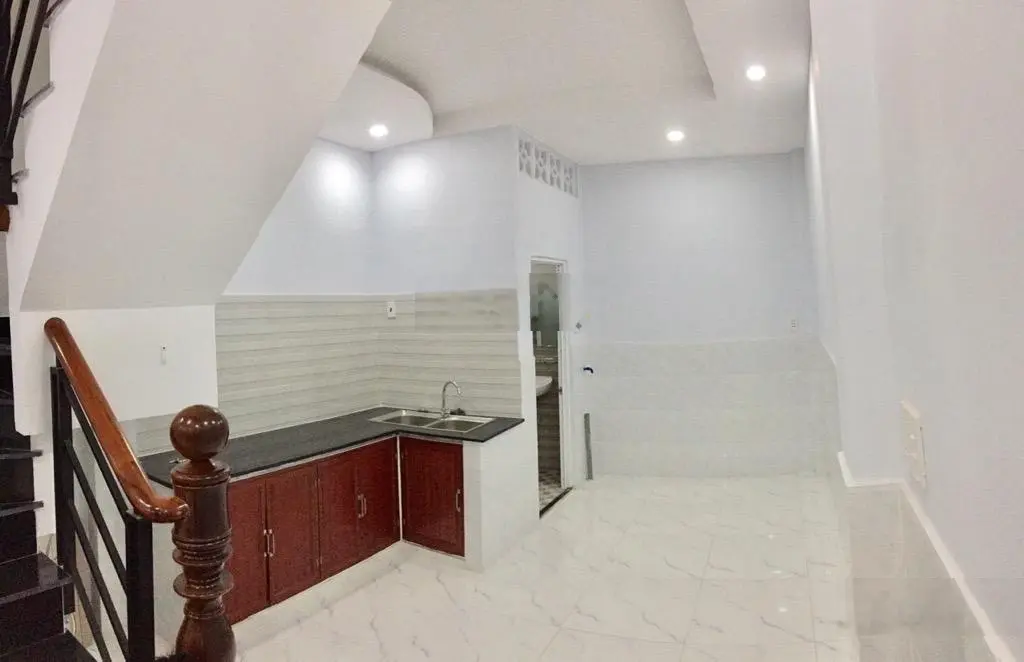 Bán nhà đường Âu Dương Lân, 34m2, 2PN, nở hậu, ở ngay, 30m ra MT, 200m ra Aeon Q8, nhỉnh 4 tỷ