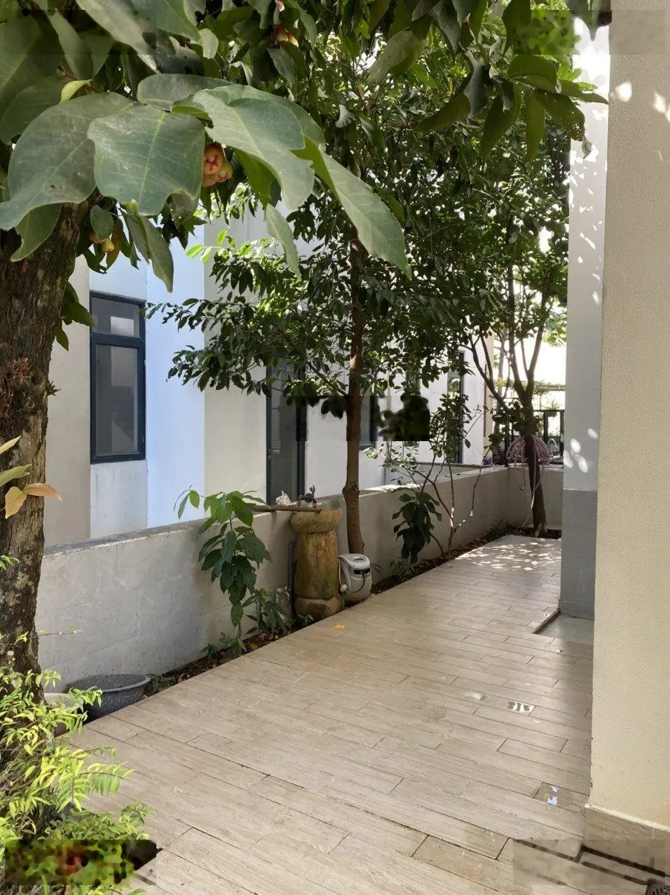 Cần bán biệt thự Lucasta Villa - Giá 25 tỷ - Full nội thất cao cấp. DT 175m2. Trục đường lớn 20m