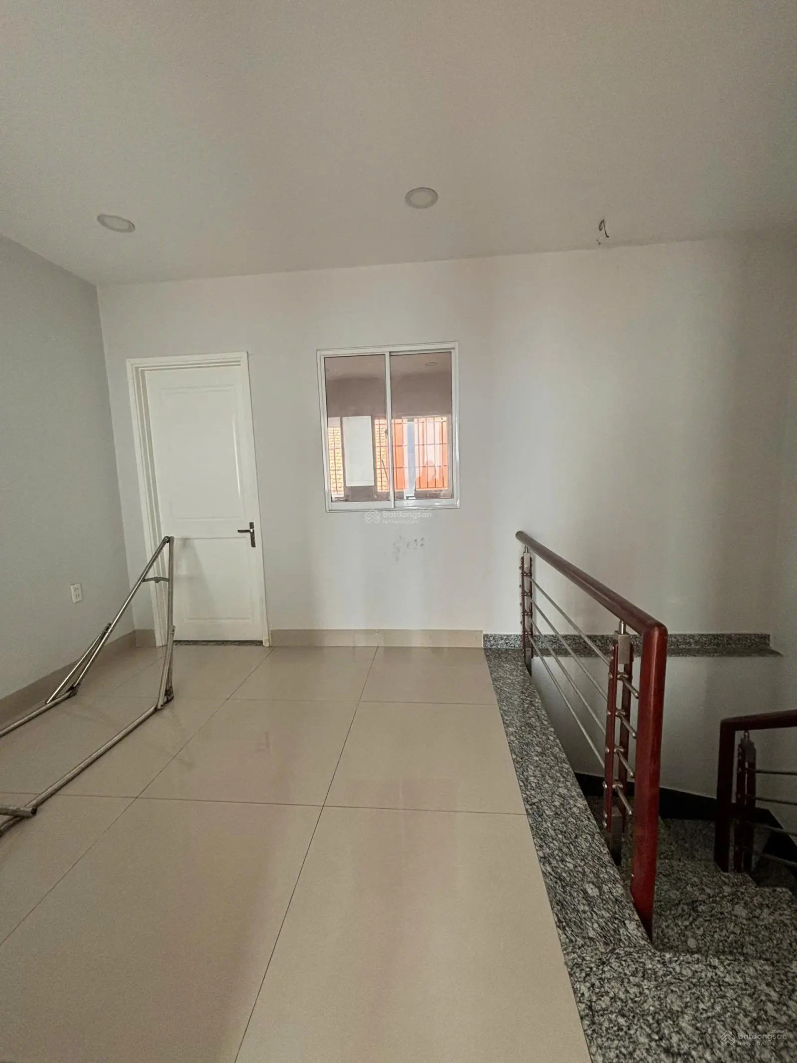Bán nhà phố shophouse mặt tiền D33 Oasis KDC Việt Sing mua vị trí có một không hai. LH 0909.901.666