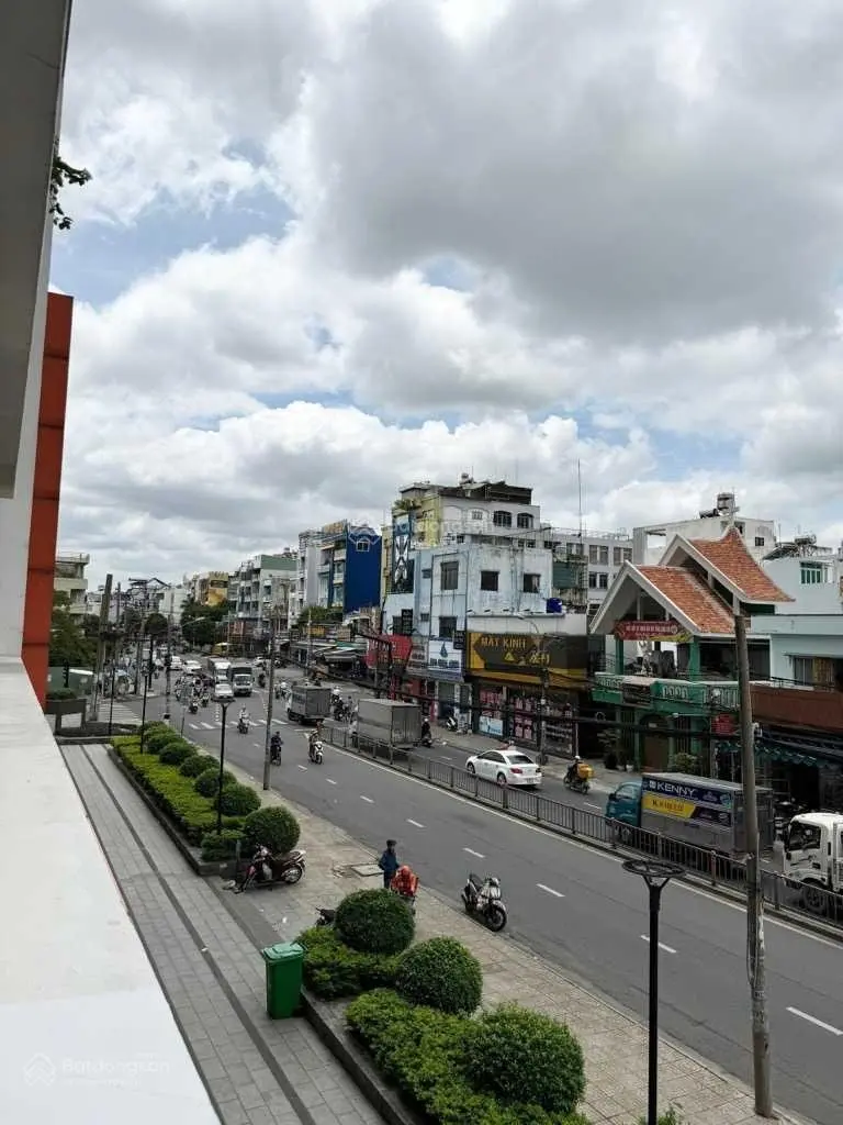 Nhà đẹp 4 tầng, khu vực Tên Lửa, kinh doanh cực đỉnh, 4x24m, chỉ 82tr/m2, giá quá rẻ luôn
