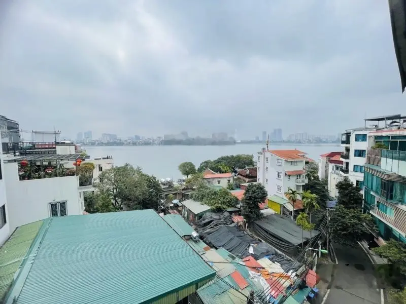 Bán căn nhà sát mép Hồ Tây, mặt phố Quảng An cạnh Phủ Tây Hồ 6 tầng, xe hơi đỗ nhà