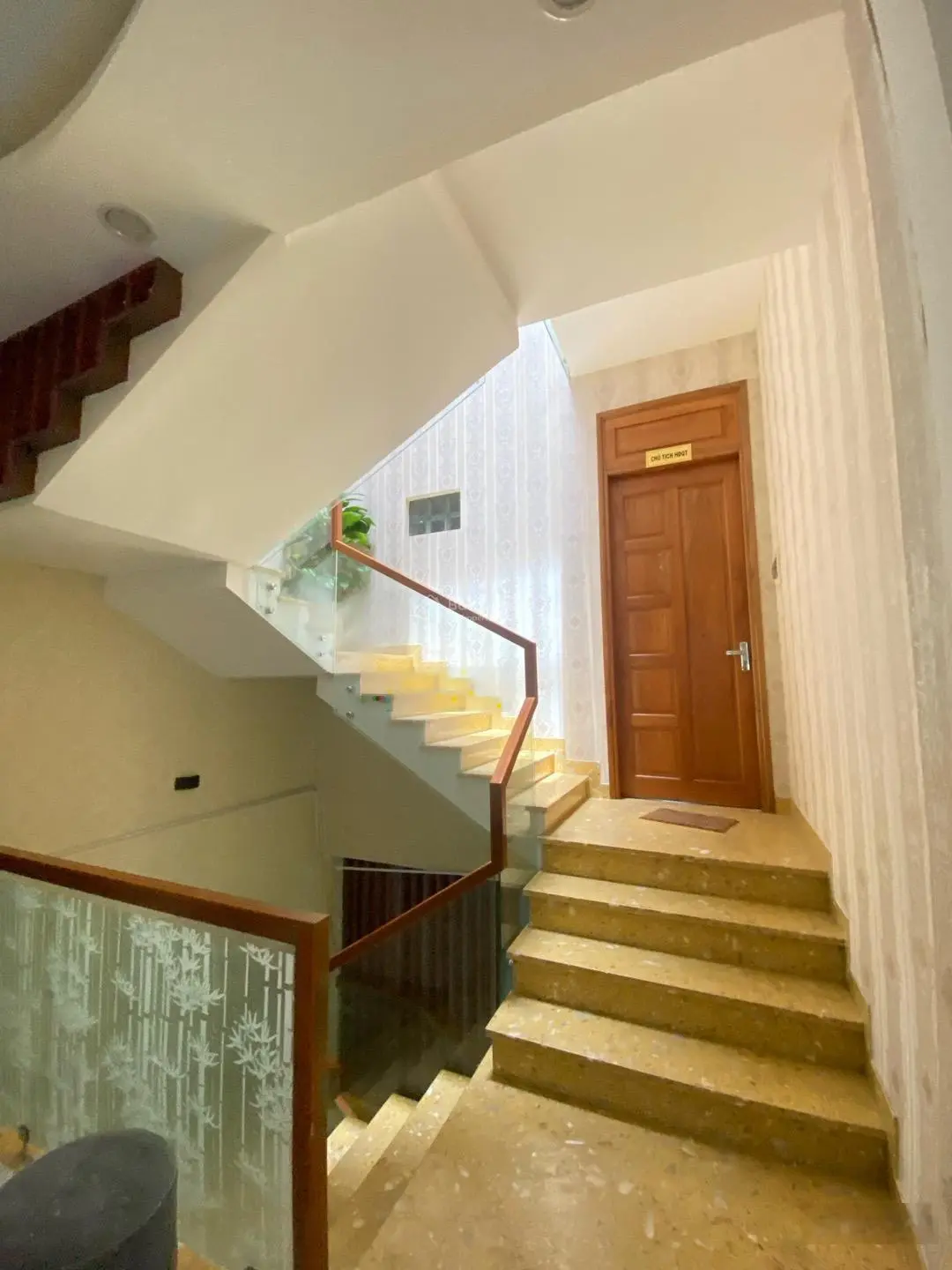 Bán nhà 3 tầng mặt tiền Nguyễn Hữu Thọ, 85.1m2, sát 2 bệnh viện lớn, ngay đoạn kinh doanh sầm uất