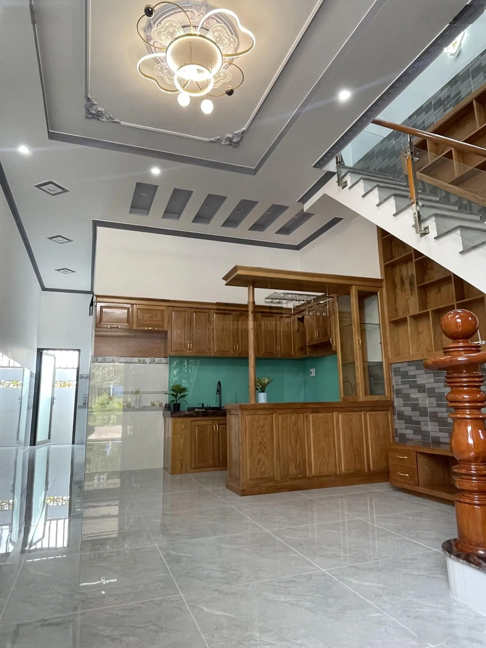 Bán nhà 1 trệt 1 lầu P. Định Hoà, Tp. Thủ Dầu Một mặt tiền Đx065. Giá 3Ty250