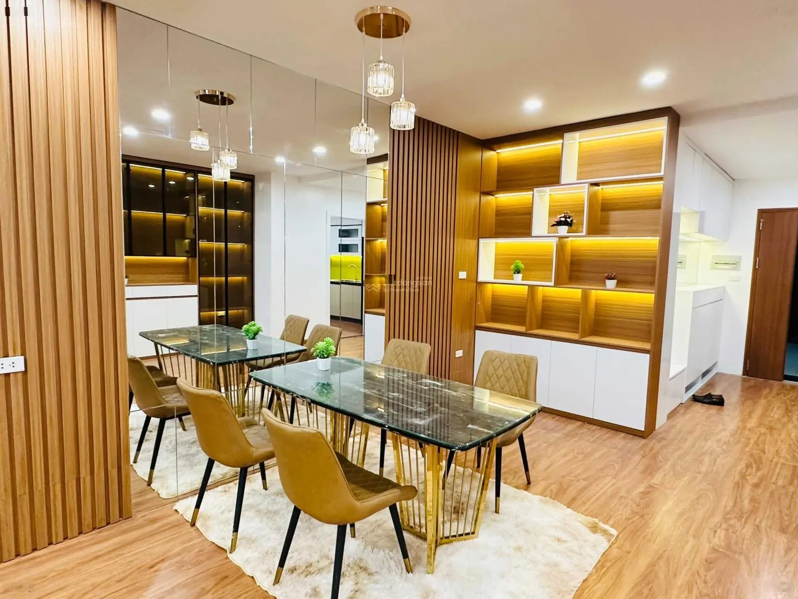 Chuyển xuống liền kề nên gia đình cần bán căn hộ Handiresco, 65m2, 2N2VS, BC Đông Nam, full đồ