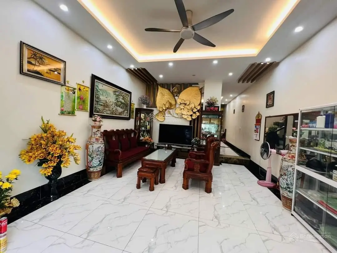 Bán nhà phân lô, ô tô đỗ cửa, vào nhà, full nội thất, nhà đẹp, TT Hoàng Mai, vô vàn tiện ích