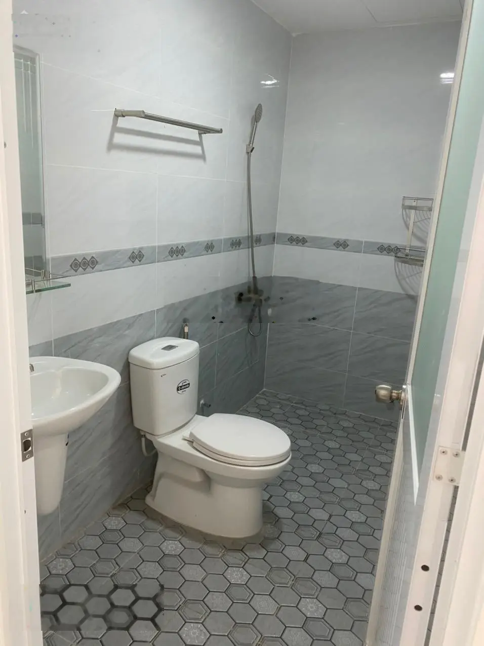 Bán nhà mặt tiền Bình Trị Đông, Quận Bình Tân. 4,10x27m, đúc 4 tấm nhà mới. Khu dân cư sầm uất