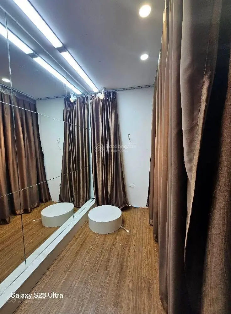 Mặt phố Phan Văn Trị ,diện tích 46,3m. Nhà 5 tầng ,mặt tiền 3,8m. Giá chỉ 23 tỷ ,mua nhanh còn kịp