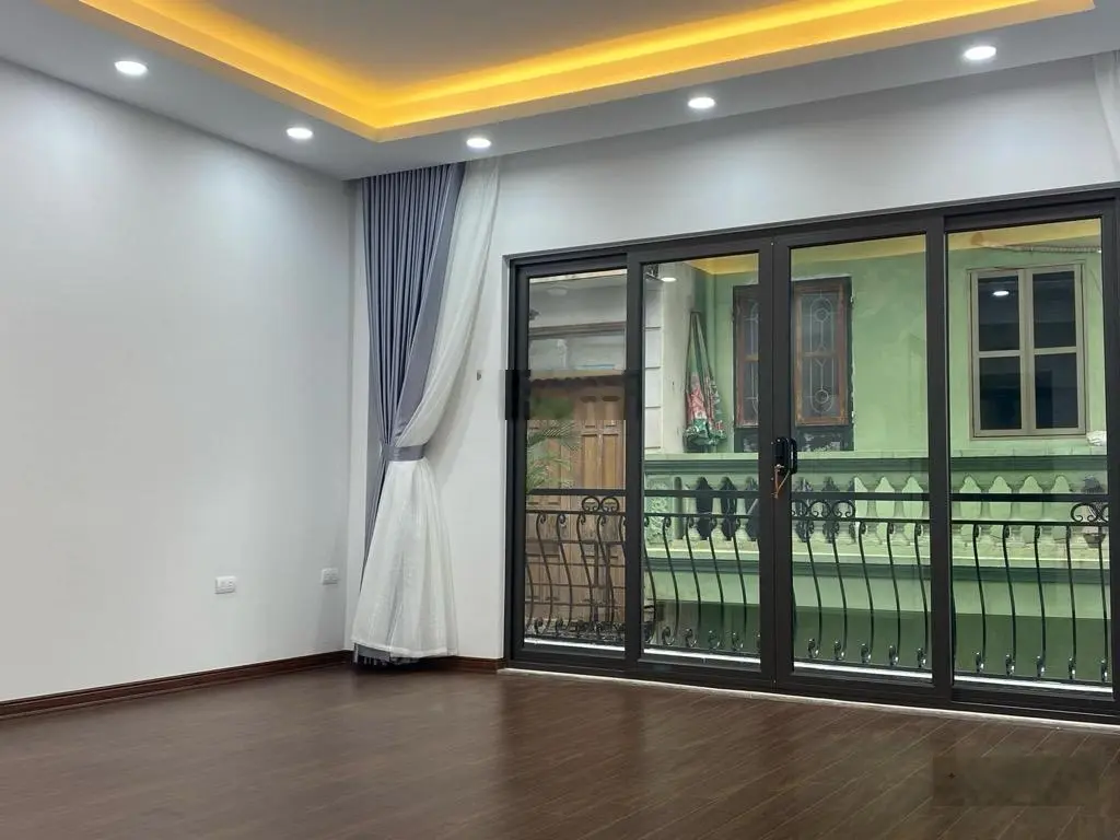 Sao phải về quê? Nhà phố đẹp, rộng rẻ đây ạ! Duy nhất Minh Khai 1 căn 49.8m2, MT 5m 9.8tỷ thang máy