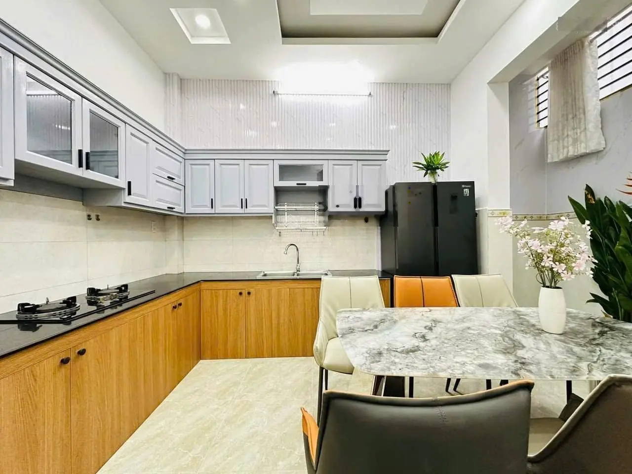 Bán gấp nhà HXH Lê Quang Sung, 4 tầng BTCT, 5 PN 4 WC, chỉ 30m ra mặt tiền, gần chợ Bình Tây