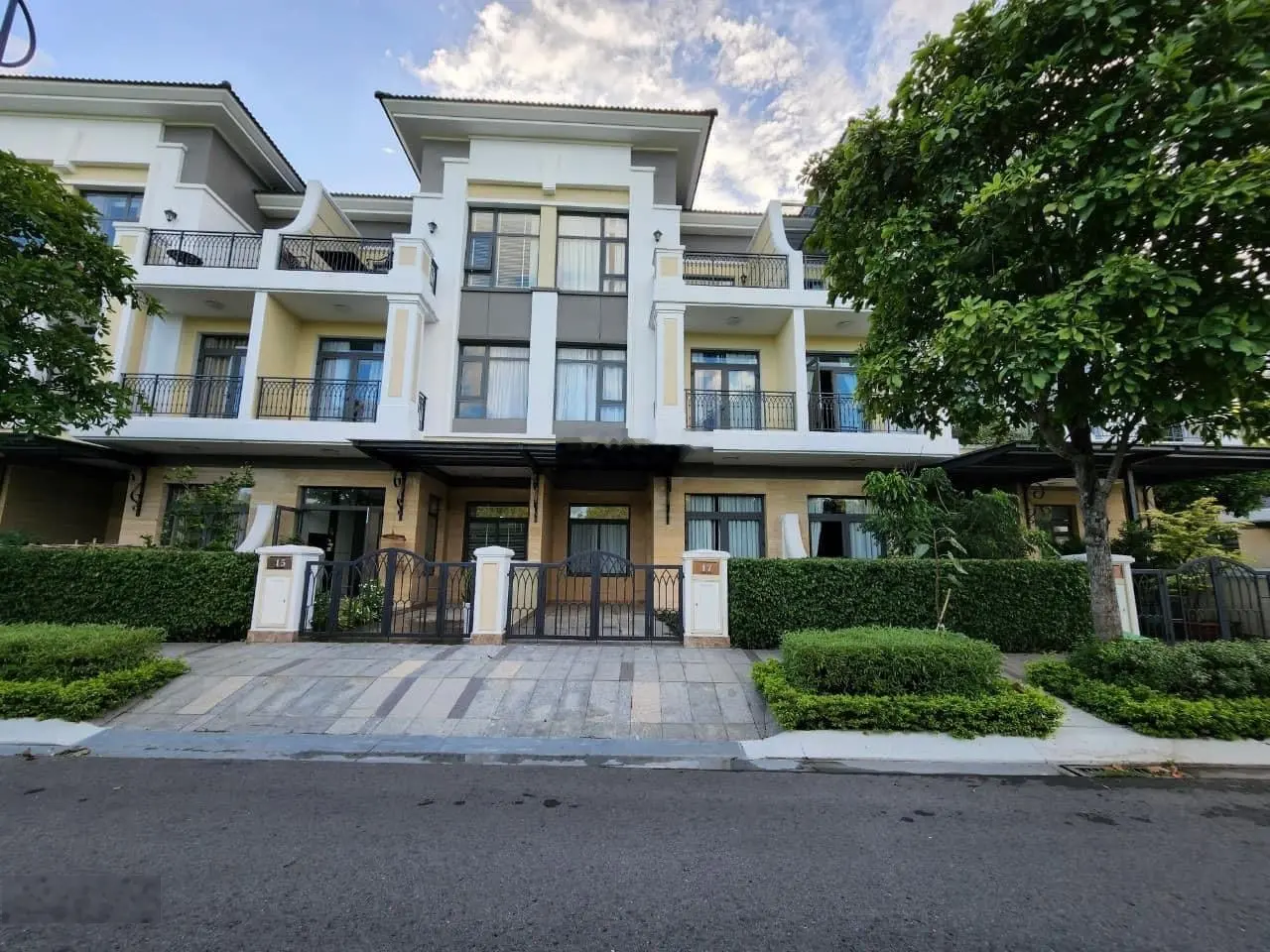 Bán Verosa Park Khang Điền - nhiều căn giá tốt - Đi Xem Nhanh 0966 514 ***