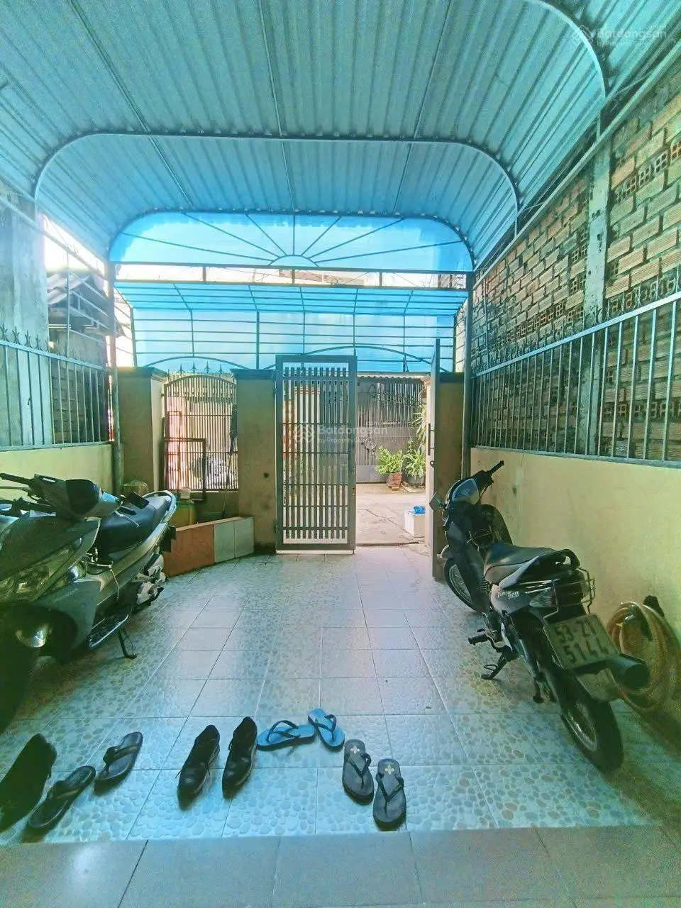Bán nhà 3 tầng có sân đậu xe hơi hẻm oto sát mặt tiền đường Đỗ Xuân Hợp, Phước Long B, TP Thủ Đức