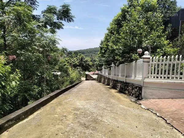 Bán mảnh đất sẵn nhà biệt thự mái Thái mới xây, view đẹp như tiên cảnh, 900m2 chỉ 2.7 tỷ