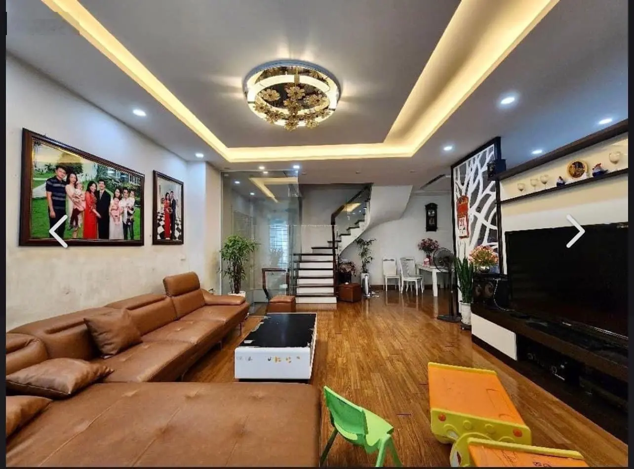 Phố vip! Hoàng Quốc Việt, Phân Lô, ô tô tránh, thang máy, kinh doanh, ở tuyệt vời, 65m2*5T