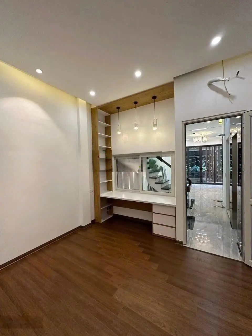 Ô tô ngủ trong nhà mặt tiền rộng nhà đẹp vừa ở vừa kinh doanh 57 m -4 tầng chi 17.95 tỷ