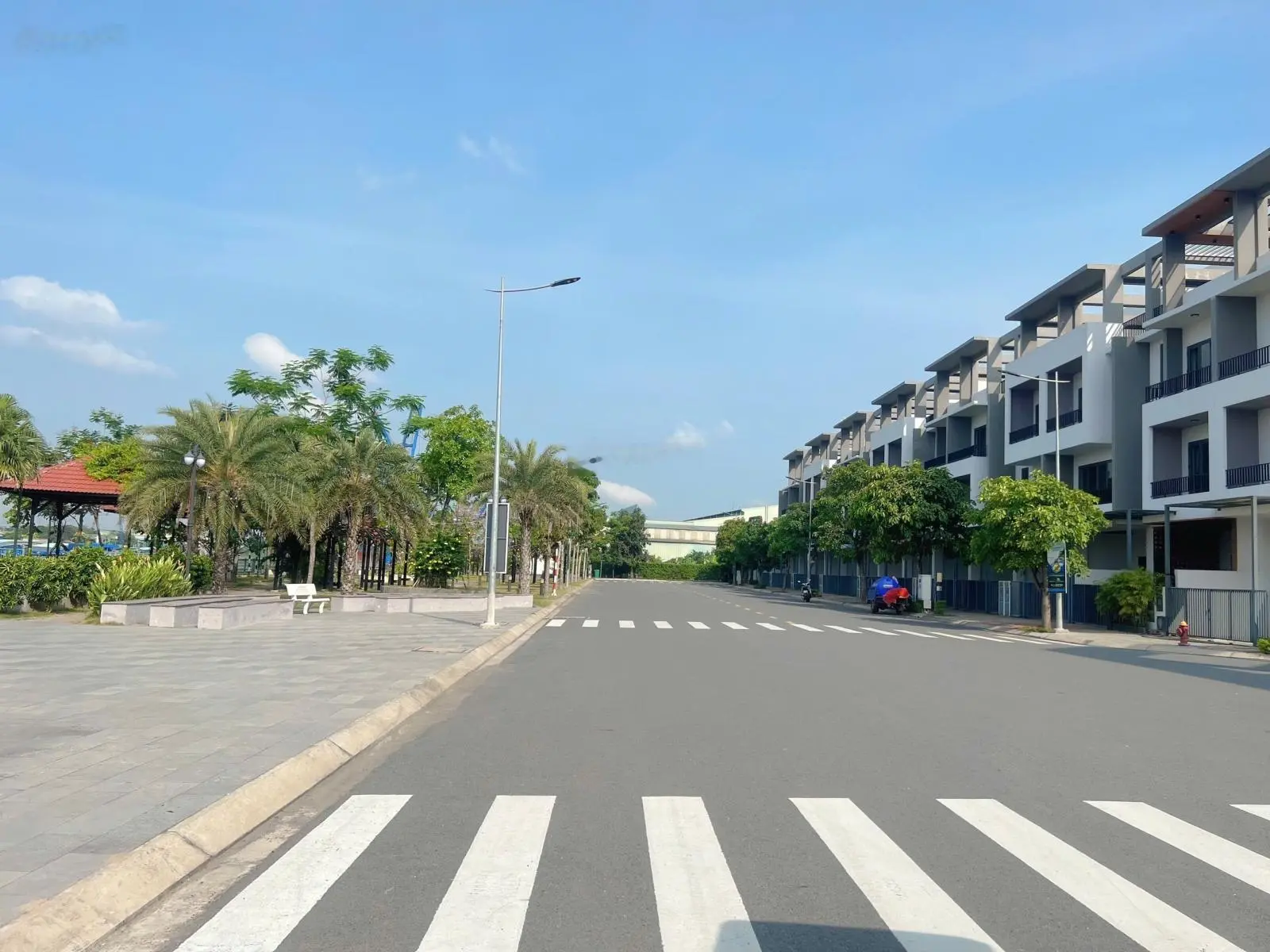Bán nhà phố mặt tiền view sông Vàm Cỏ - sổ hồng riêng - thanh toán linh hoạt