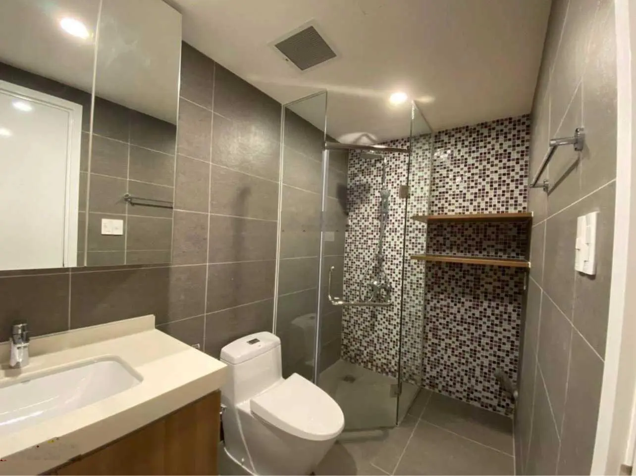 Cần bán gấp CH Ruby Garden, Q.Tân Bình, 81m2, 2PN, 2WC, Giá: 2,65 tỷ, có sổ. LH: 0903 318 *** Minh