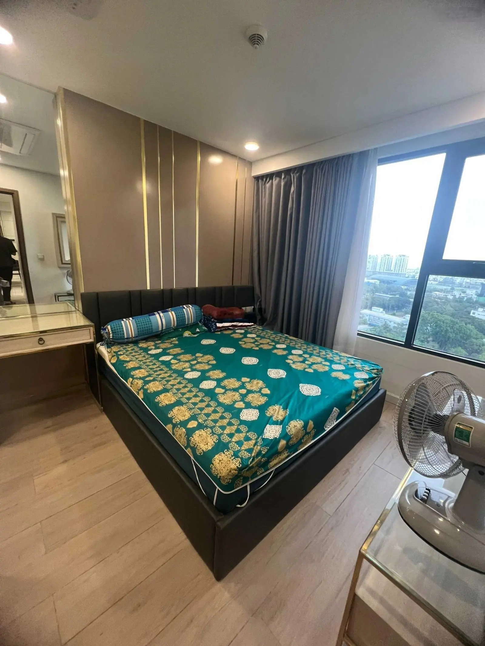 Bán căn hộ Kingdom 101, Block A, 2PN, 2WC, 72m2, full nội thất giá: 5 tỷ 5 (bao sổ), 0908 435 ***