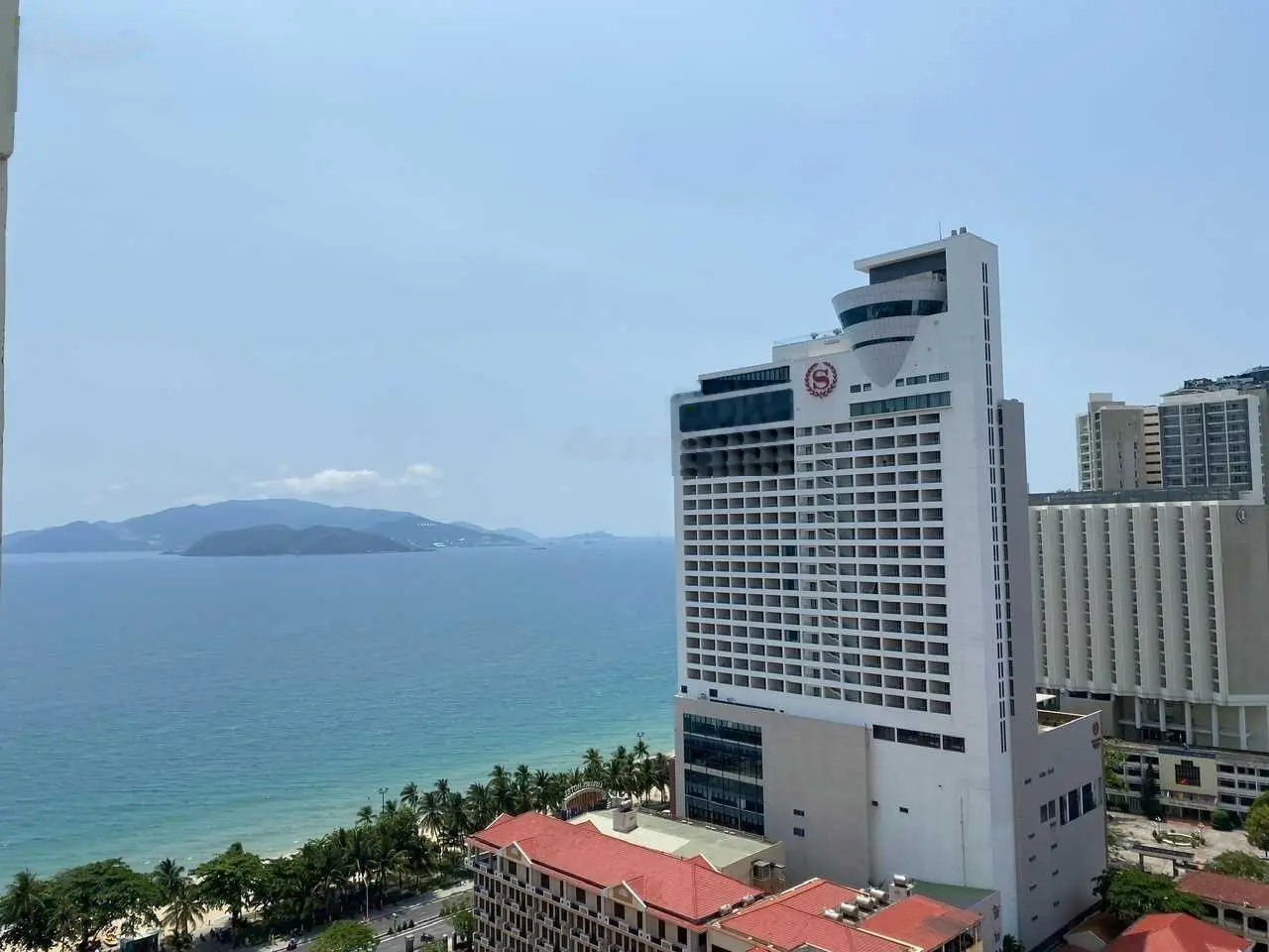 Bán căn 2 phòng ngủ Gold Coast Nha Trang view biển, nội thất đẹp, tốt