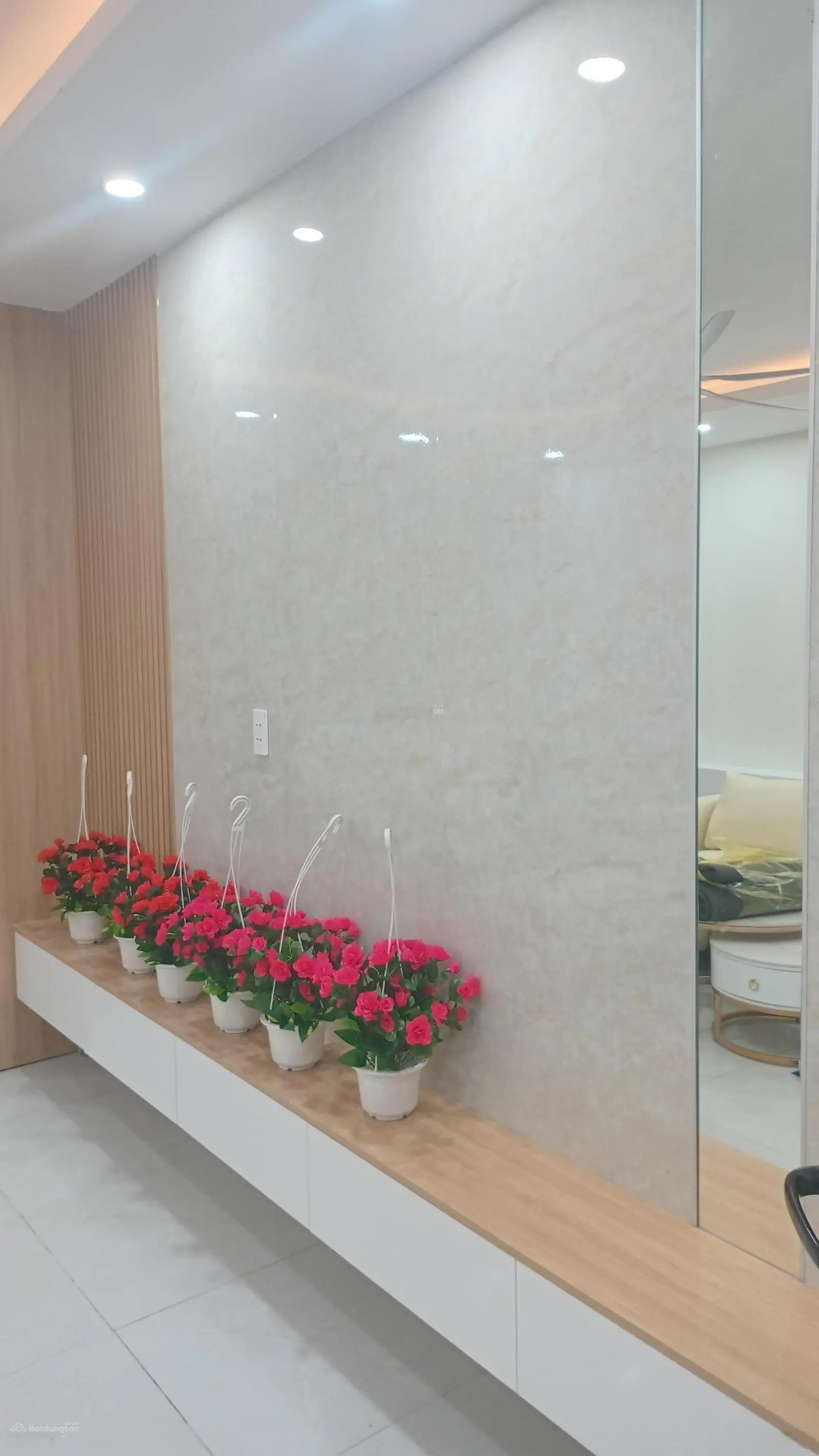 Bán nhà Phố Bồ Đề, nhà đẹp, ô tô, cạnh hồ, anh ninh tốt 35m x 5 tầng, giá chào 10,1 tỷ