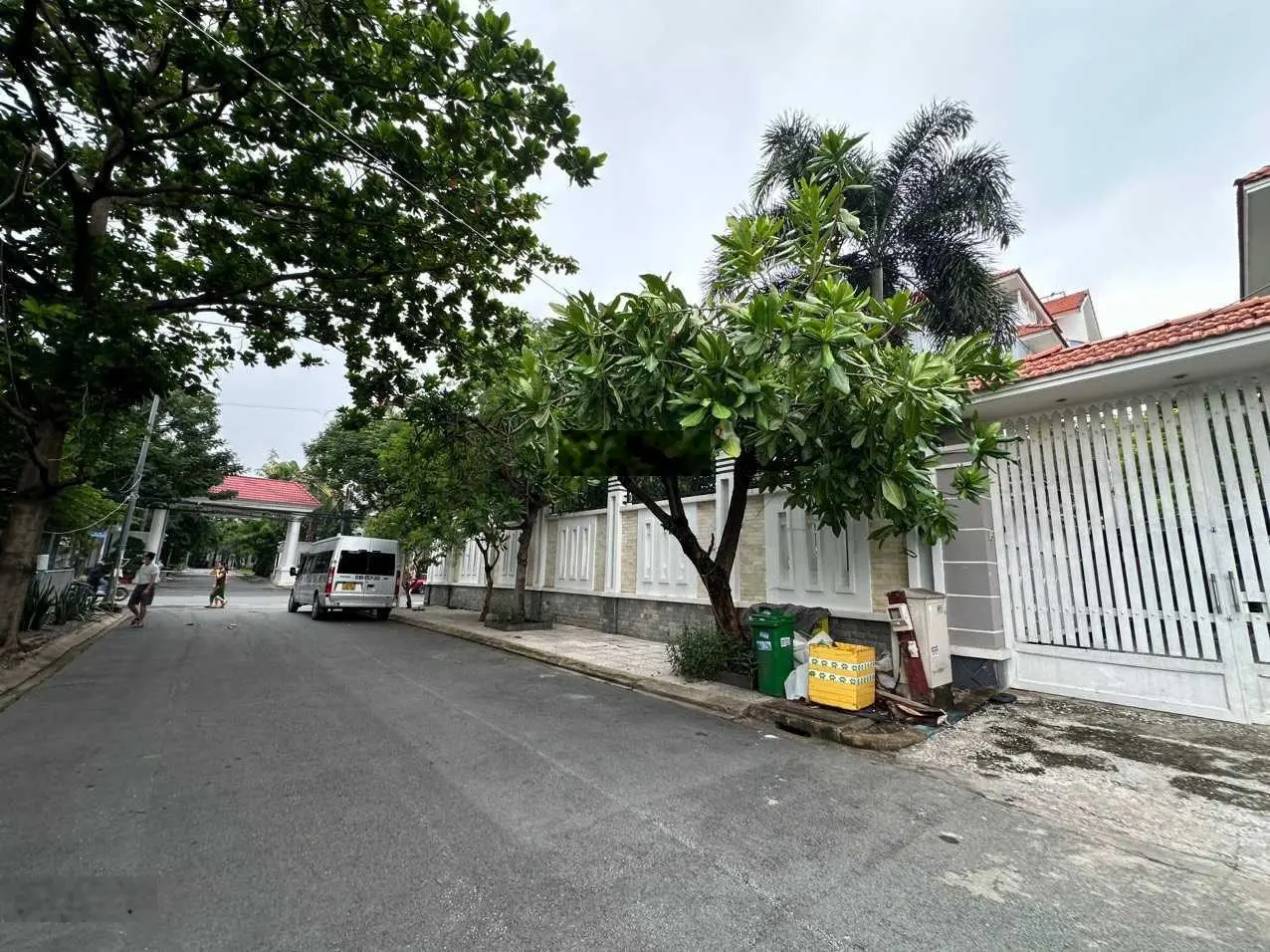 Biệt thự sân vườn góc 2 mặt tiền Đường số Trần Não P. Bình An Quận 2 diện tích 950m2 trệt 1 lầu