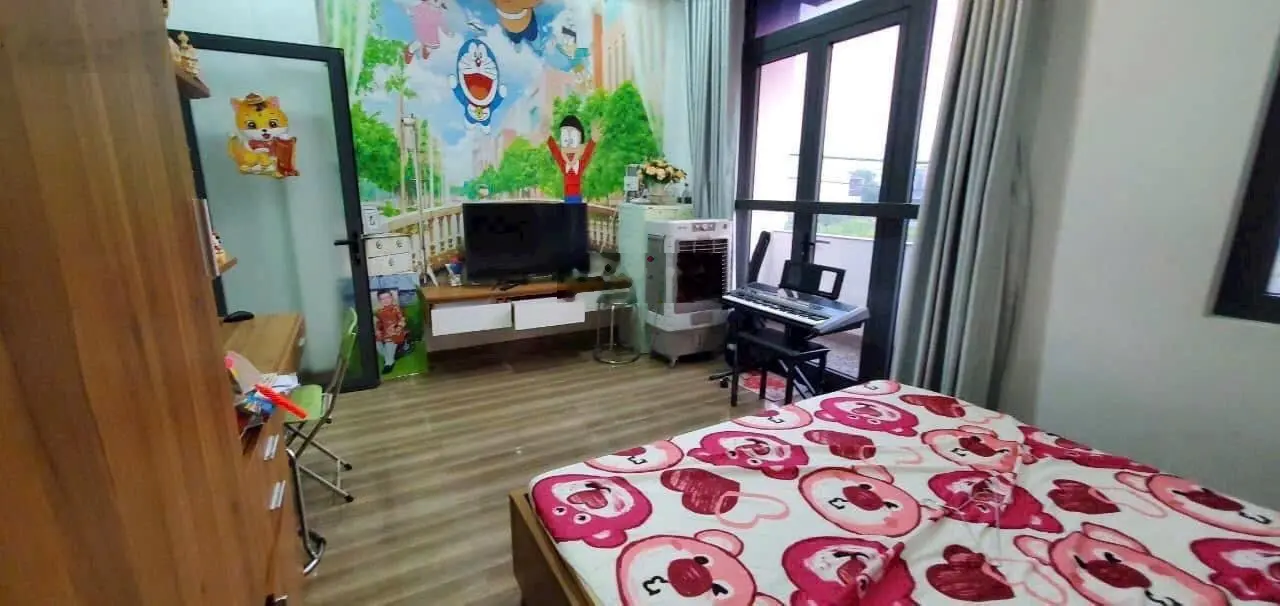 Bán nhà 3 Tầng Kẹp công Viên, dt 125m2, dòng tiền 10 - 15tr tháng. Vị trí đẹp, giá tốt