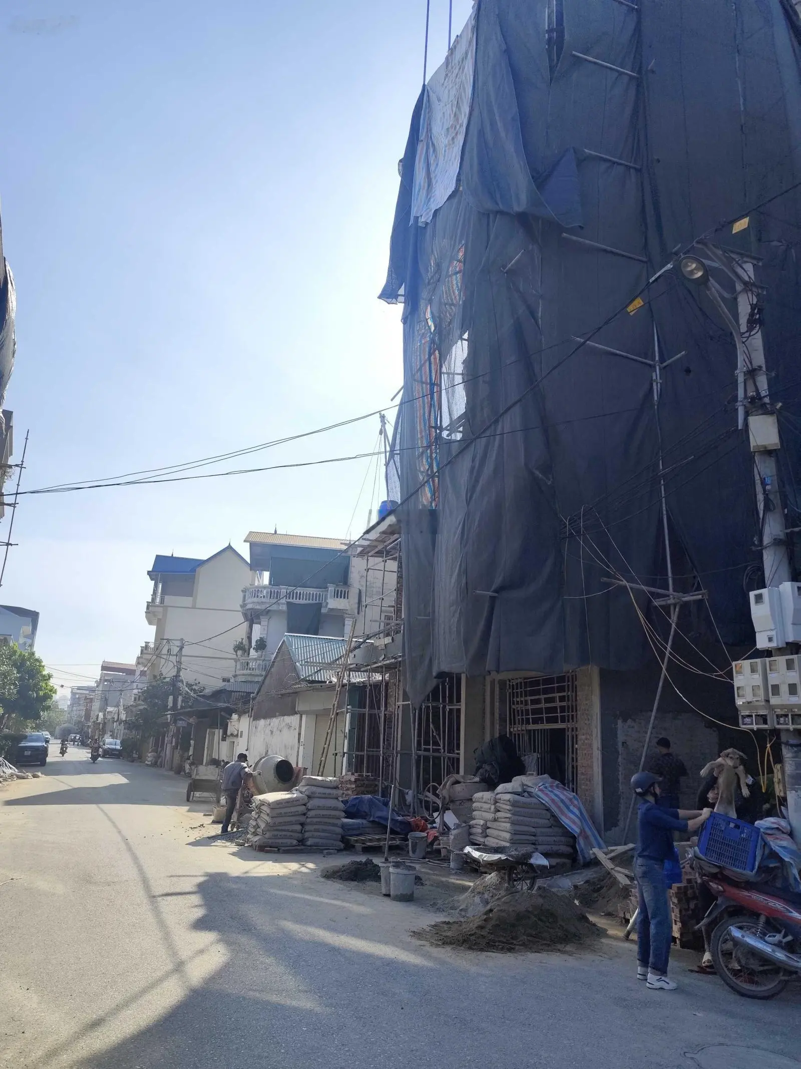 Bán nhà phố văn phòng DT đất 63.7m2 xây 6.5 tầng đường rộng 13m ngay ĐL Thăng Long, view đẹp. Sổ đỏ