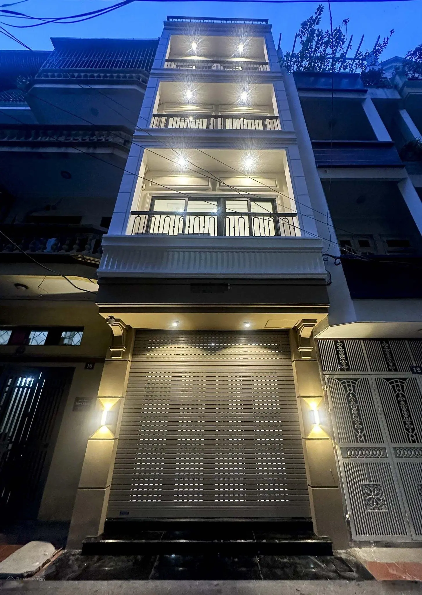 Bán nhà ngõ 2 ô tô tránh, vỉa hè quận Cầu Giấy tại Phố Phùng Chí Kiên 16 tỷ, 59 m2
