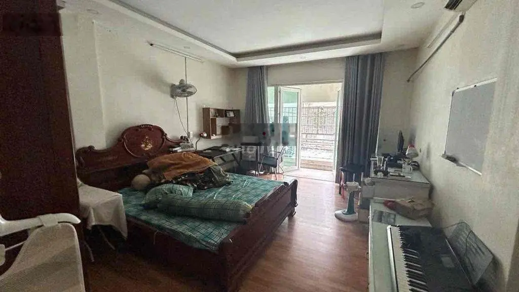 Ngộp Cần bán nhanh nhà HXH, đường Cách Mạng Tháng 8, P13 Quận 10, DT 4.2x13m, 2tầng 2PN, Gía 6.2 tỷ