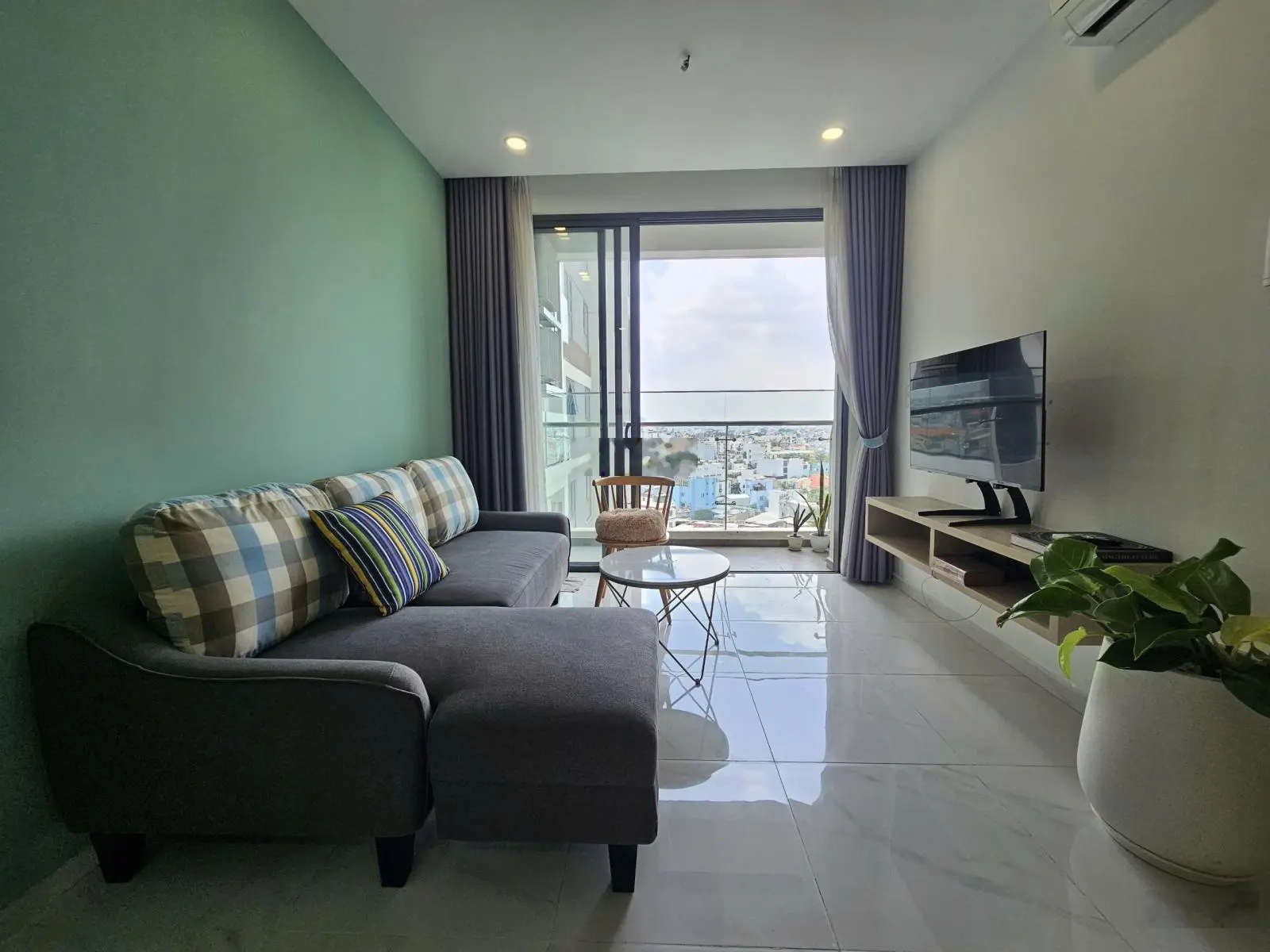 Bán nhanh CH D'Lusso giá 4 tỷ cho 2PN 2WC view đẹp, giá tốt, thiện chí thương lượng. LH: 0947 853 ***