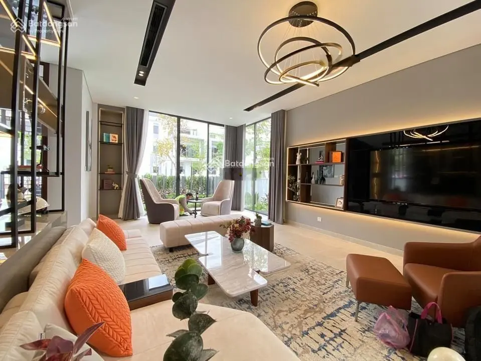 Chủ kẹt tiền cần bán gấp căn BTDL 300m² nhà sẵn giá chỉ 14,6 tỷ bao hết chi phí sang tên.