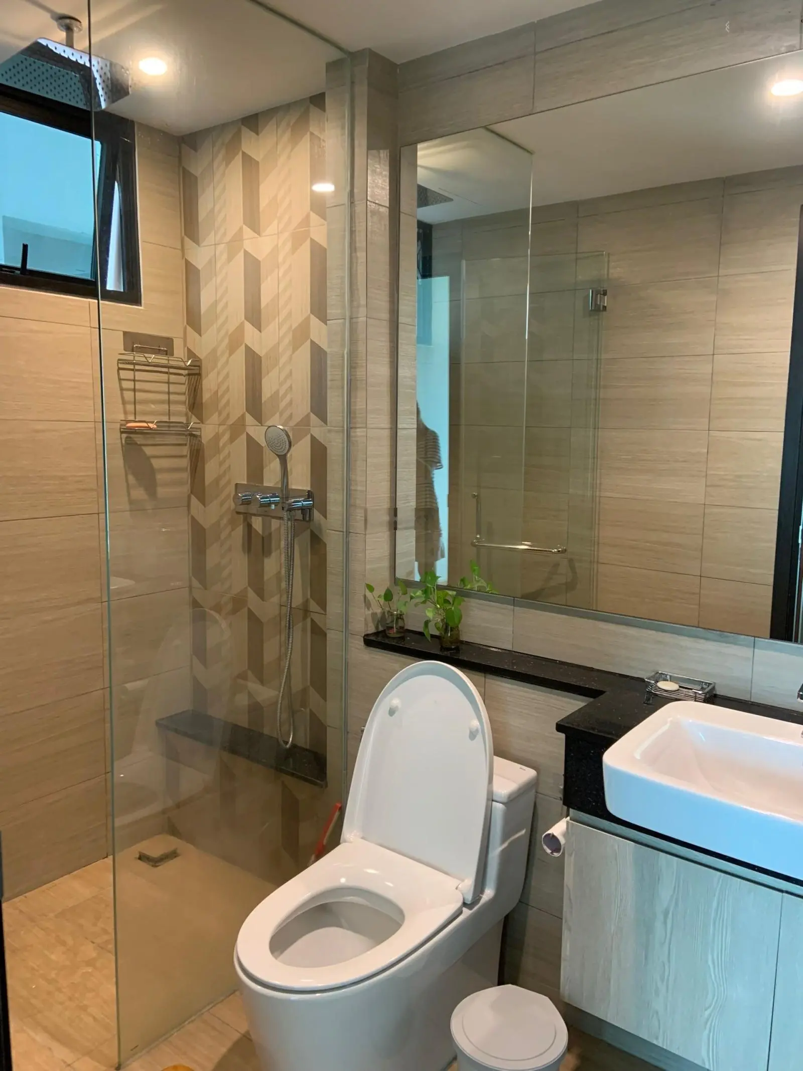 Cần tiền bán gấp căn hộ 2PN - 2WC Feliz En Vista Quận 2 giá tốt. LH: 0909 024 ***
