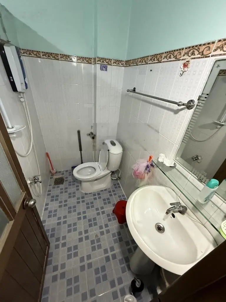 Bán gấp nhà riêng Lê Văn Quới, BTân, 52m2, 2 tầng đúc, hẻm xe hơi 5m, gần 4 xã, nhỉnh 5 tỷ.