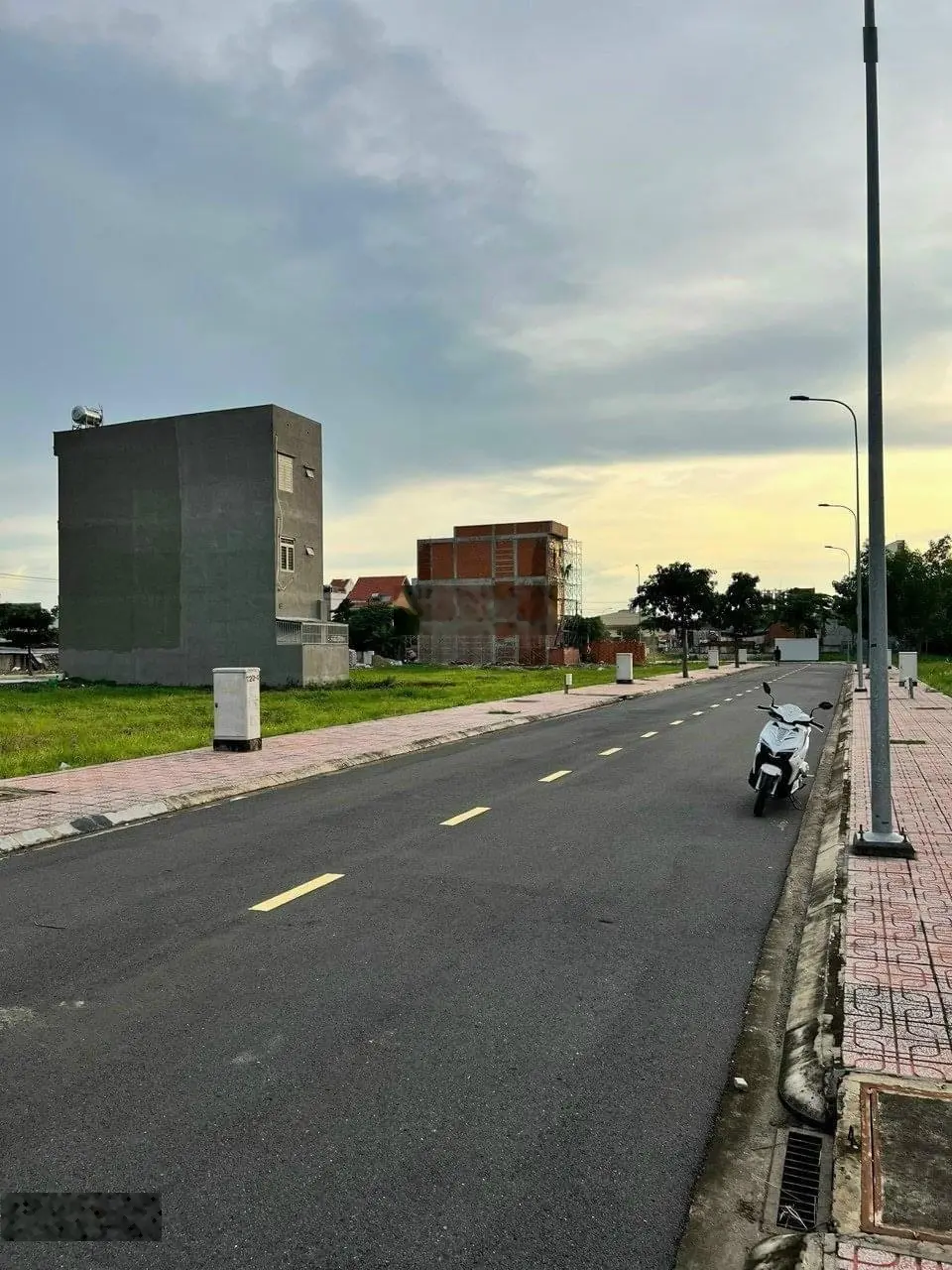 Bán gấp đất khu dân cư Bình Trưng Đông, Nguyễn Duy Trinh, Quận 2. Giá 2,2 tỷ. Sổ riêng. 0906 806 ***