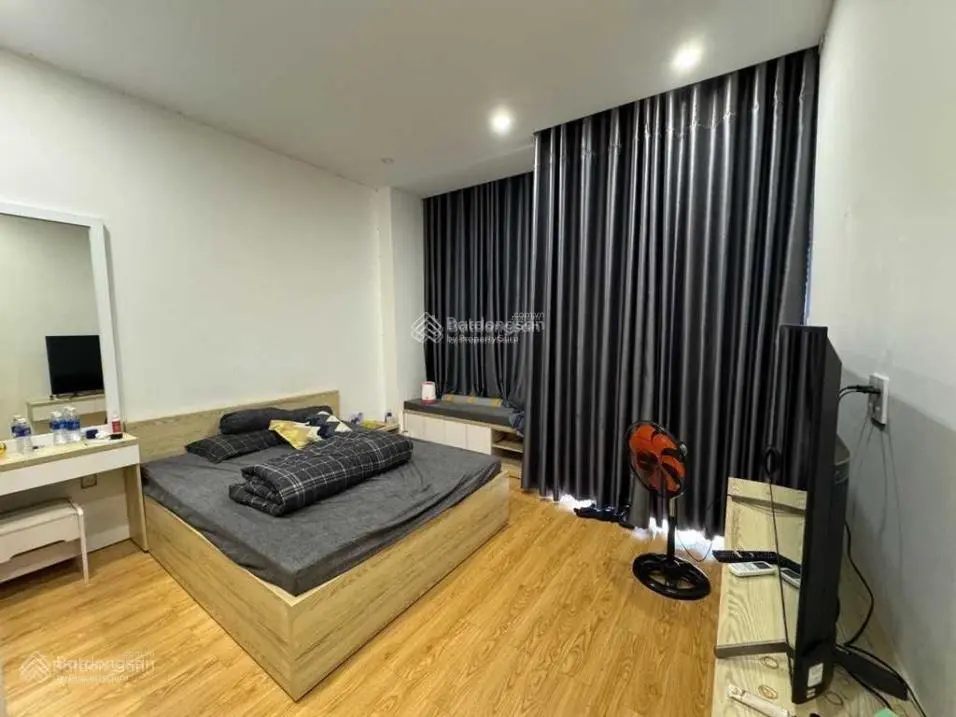 Nhà cần bán ở Bình Tân MT Võ Văn Kiệt DT 90m2 giấy tờ đầy đủ, SHR