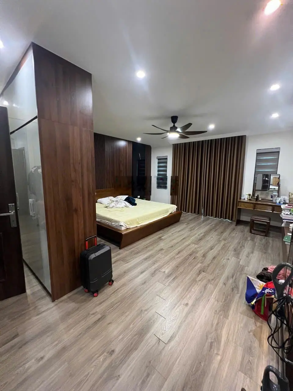 Bán Nhà Sài Đồng căn góc 50m2 x 6 tầng,thang máy,ngõ thông,ô tô tránh nhau,kinh doanh