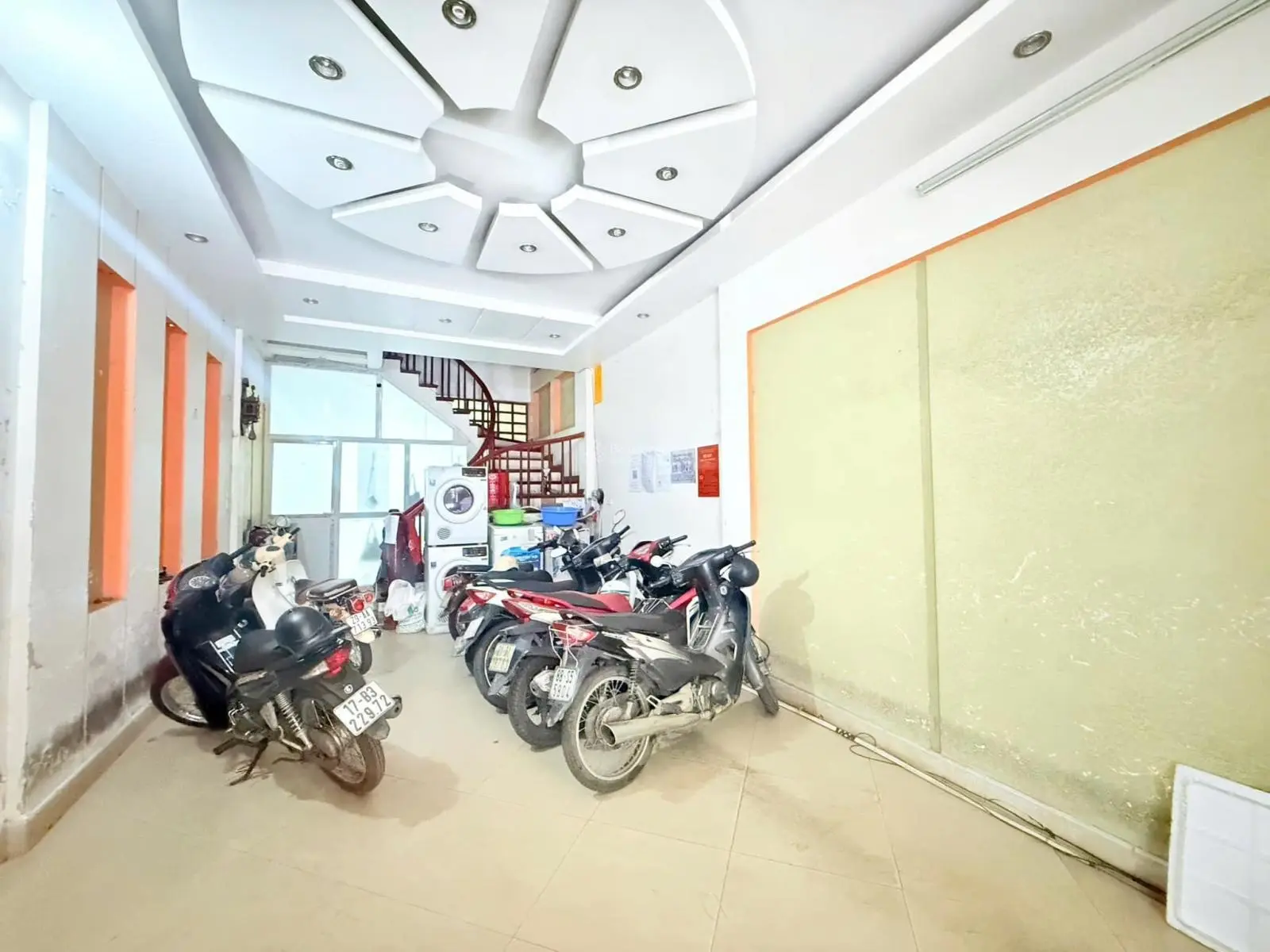 Bán nhà Pháo Đài Láng, Đống Đa: 69m, 5 tầng, mặt tiền 4 m giá 23 tỷ. Ngõ ô tô tránh kinh doanh.