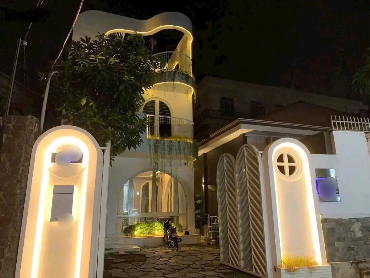 Bán nhà đẹp mặt tiền ngay Vincom Thủ Đức Phường Linh Chiểu Tp Thủ Đức