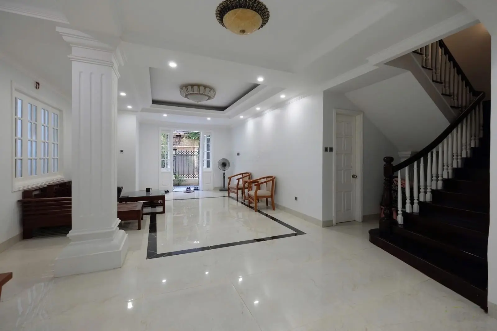 Bán nhà cực đẹp ngõ 275 Âu Cơ 160m2, 4 tầng, mặt tiền 8m. Sổ đẹp, giá rẻ. Tiện ở và đầu tư giữ tiền