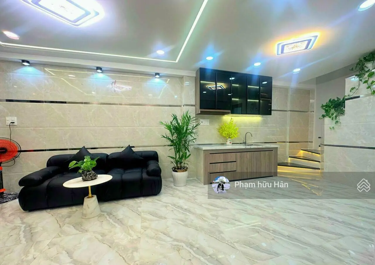 Bán nhà diện tích 10x18m. Giá 28 tỷ VND tại Đường Nguyễn Trãi, Quận 1, Hồ Chí Minh