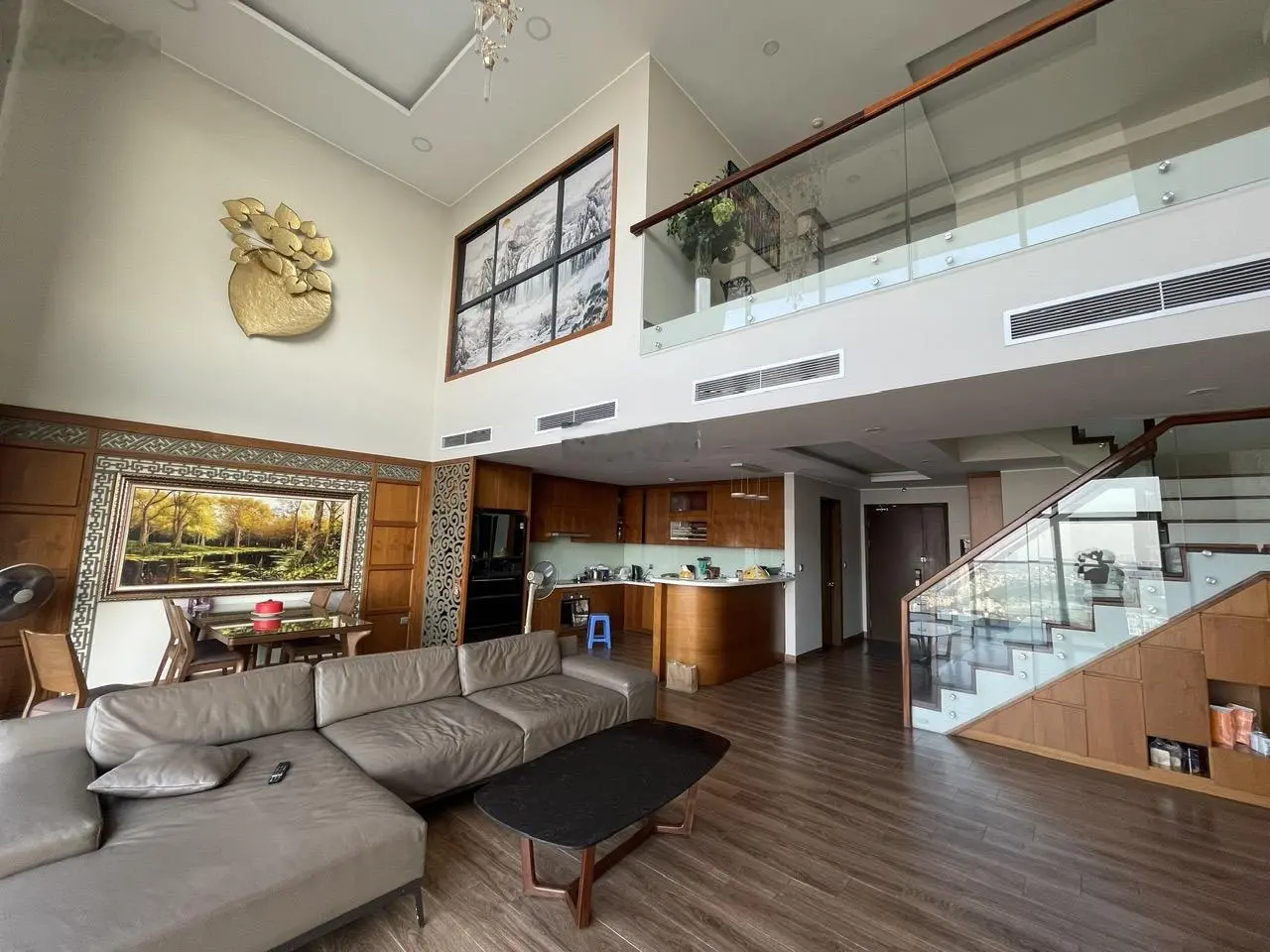 Bán gấp penhouse Tràng An Complex Phùng Chí Kiên: 240m2. 4 ngủ. View Hồ Tây, nhà siêu đẹp. 30 tỷ TL