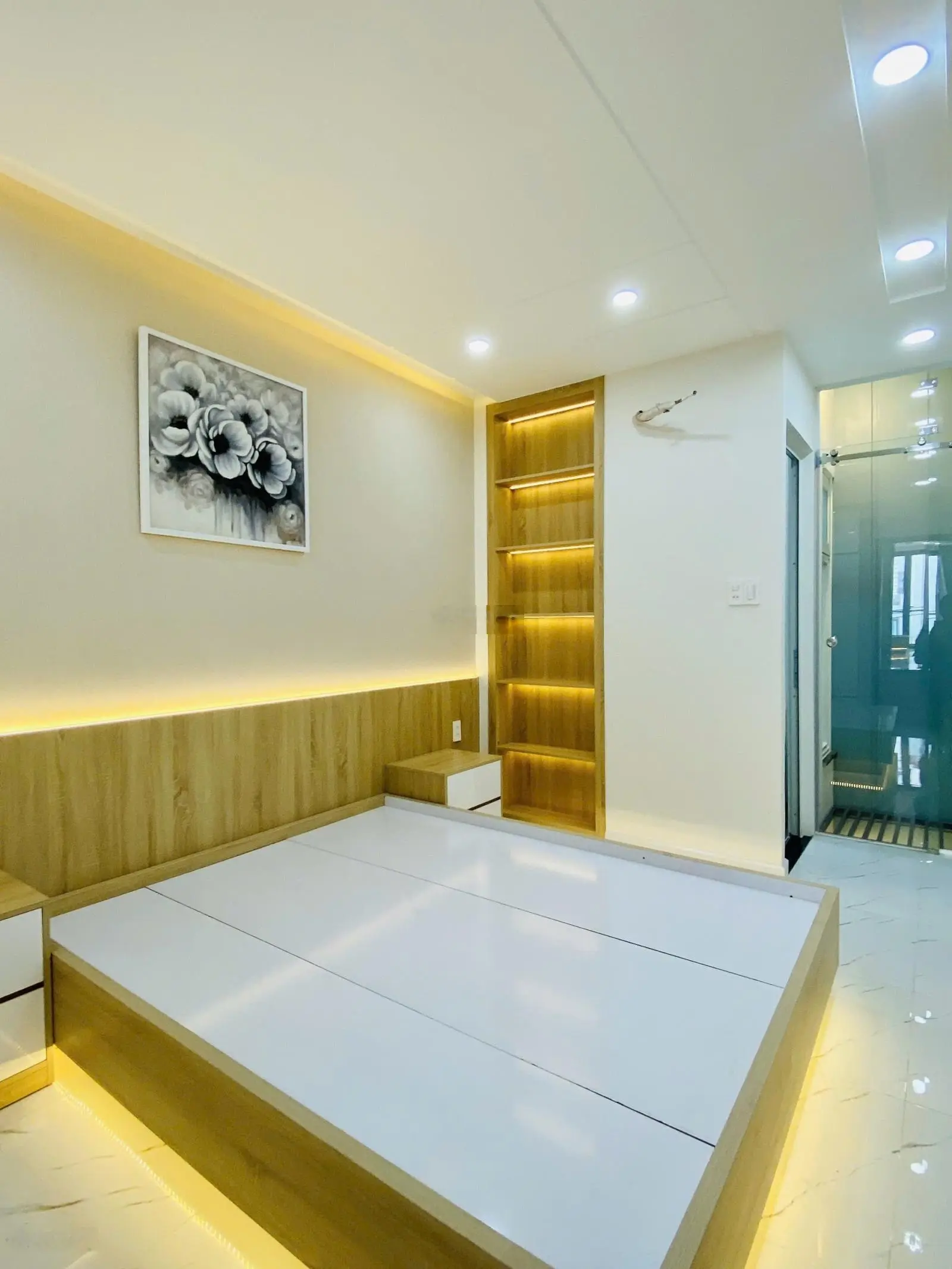 Bán Nhà Mặt Tiền Kinh Doanh giá như trong hẻm Nguyễn Duy Cung P12 Full nội thất 4tầng 5pn 6wc