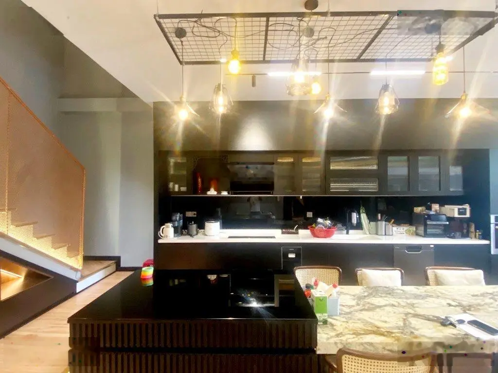 Bán nhà biệt thự đẹp, đầy đủ nội thất tại đường Nguyễn Đình Hoàn, 11,2 tỷ, 150m2
