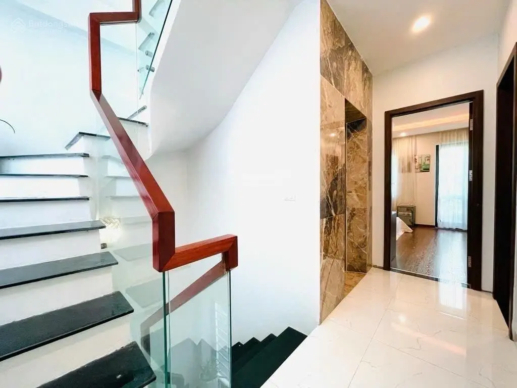 Cần bán liền kề Kiến Hưng Luxury giá 18,5 tỷ VND, 70m2, 4 phòng ngủ