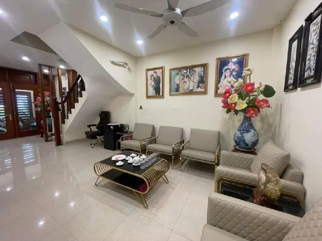 Bán nhà mặt phố 2 mặt thoáng ở đường Nguyễn Công Hoan quận Ba Đình Hà Nội DT 63m2 giá siêu rẻ 27 tỷ