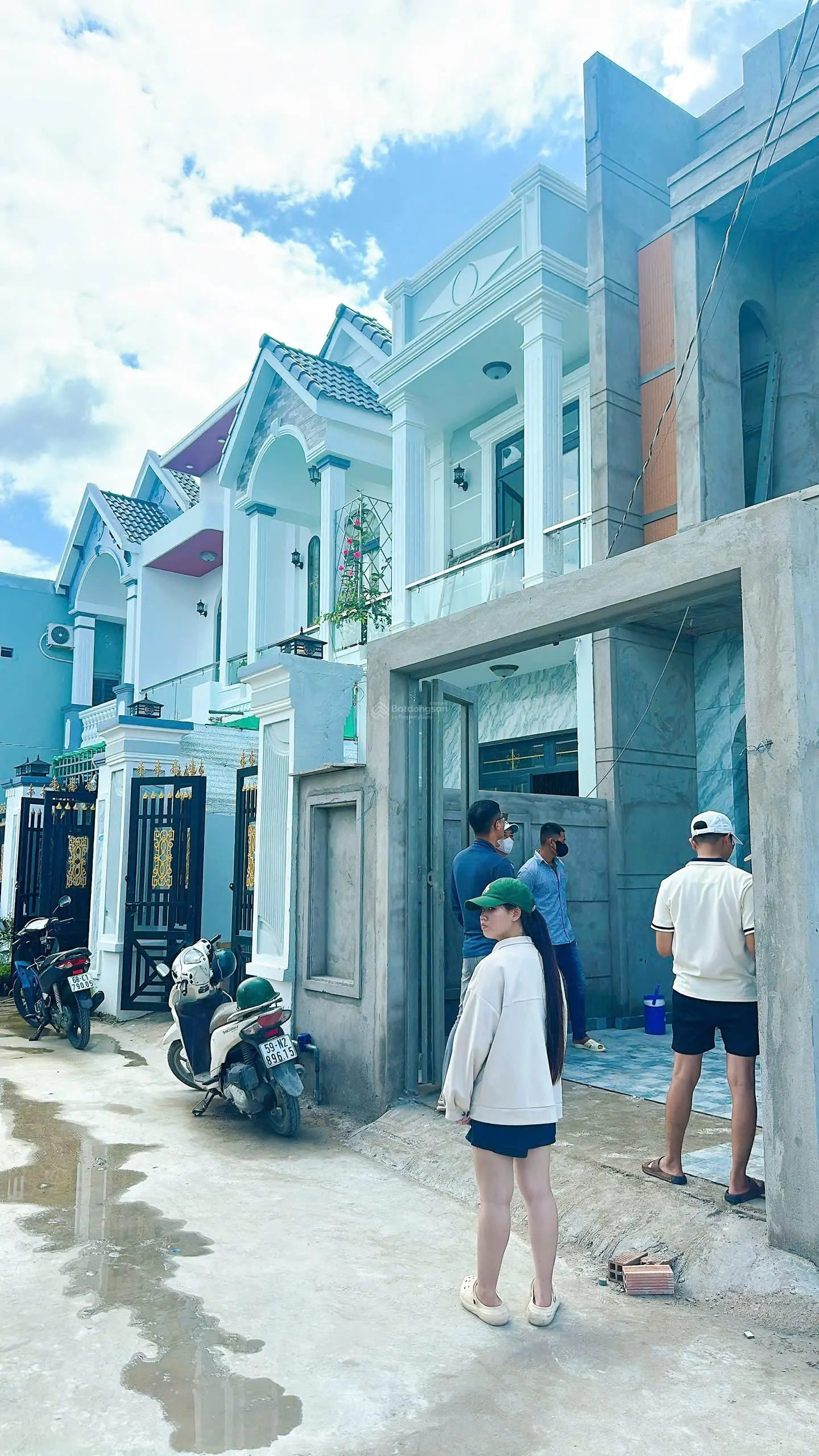 Chính chủ bán nhanh nhà 104m2 ngay chợ Hưng Long Bình Chánh