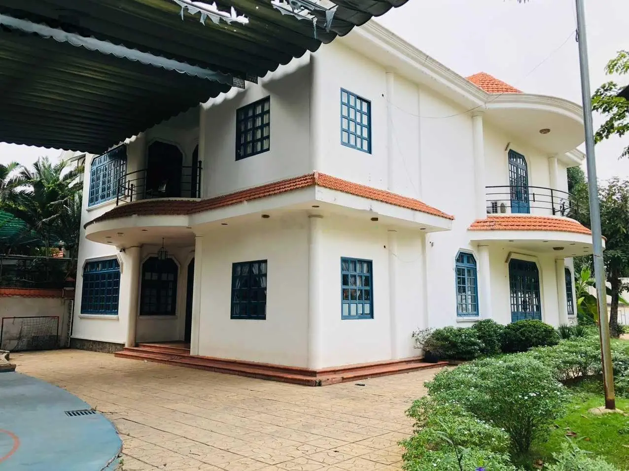 Bán biệt thự HBSV 1736.8m2 hướng Đông Nam 0909 924 ***